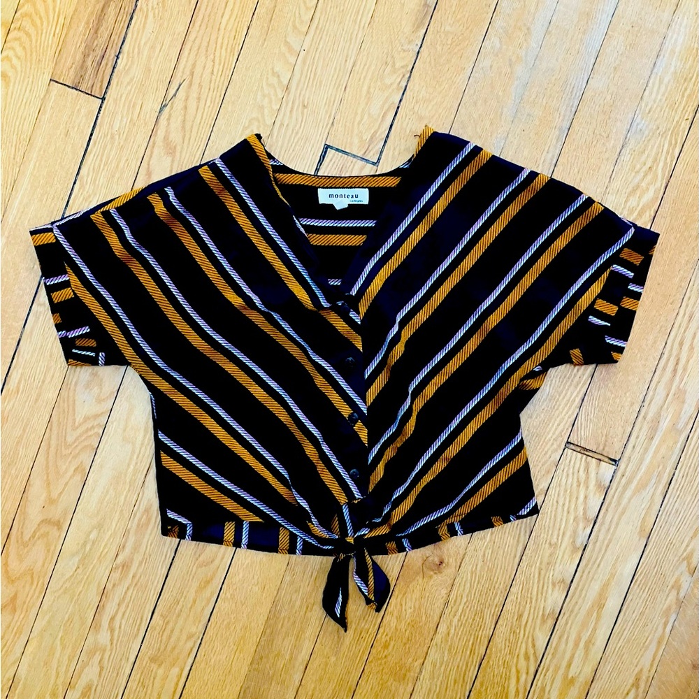 Button up top - Picture 1 of 3